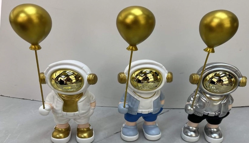 Escultura Astronauta Balao Resina 28cm Nd022 Banana Toys