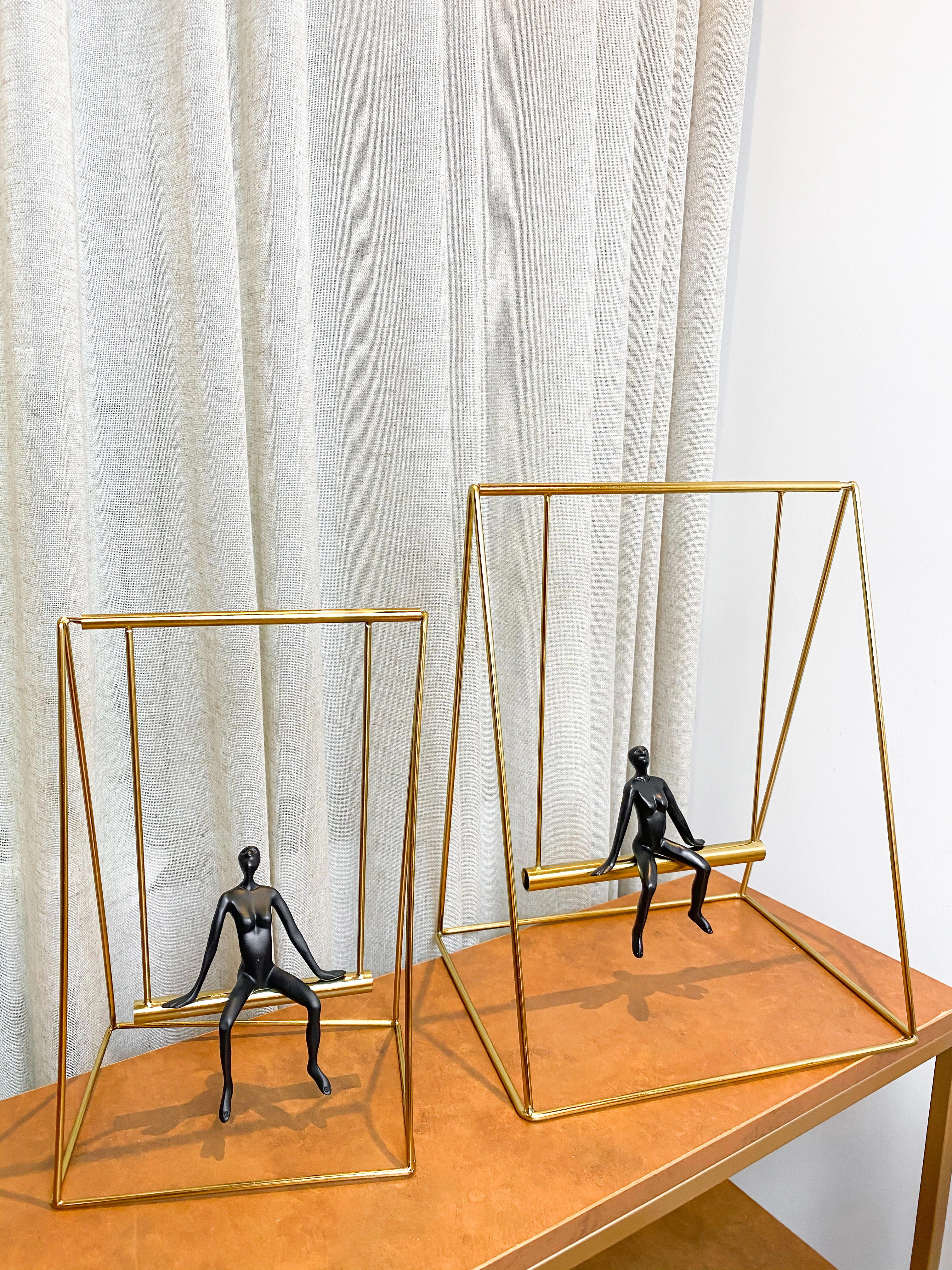Escultura Metal Homem Balanco Nordico 115392 Lilian