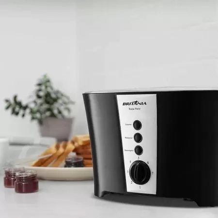 Torradeira Britania Tosta Preta e Cinza 220V