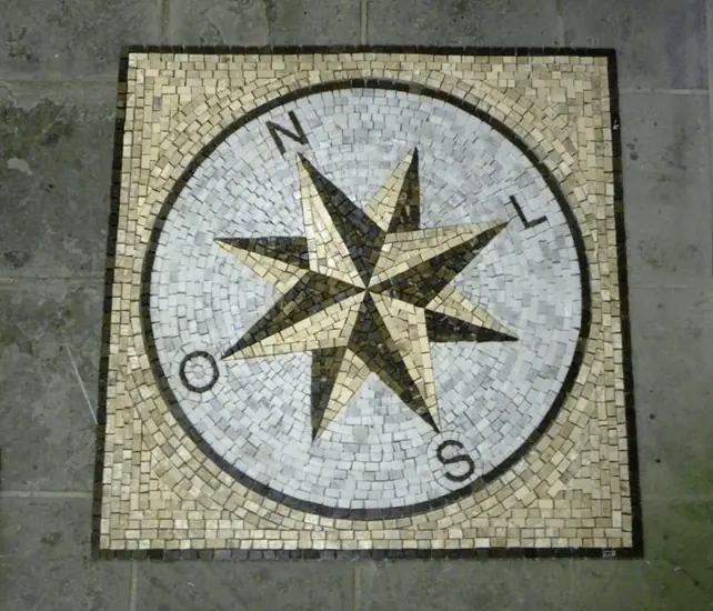 Rosa Dos Ventos Em Mosaico Com Letras Miolo Orientável - 90cm