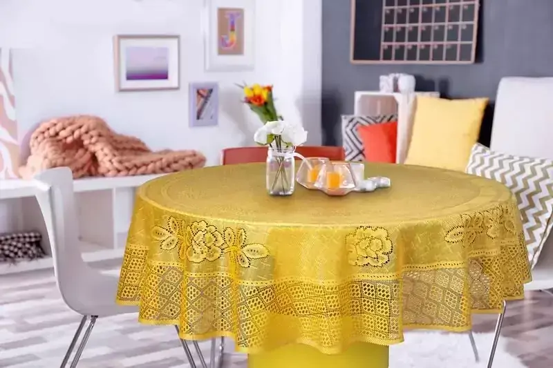 Toalha de Mesa Redonda 1,5 em Renda Color Interlar - Amarelo