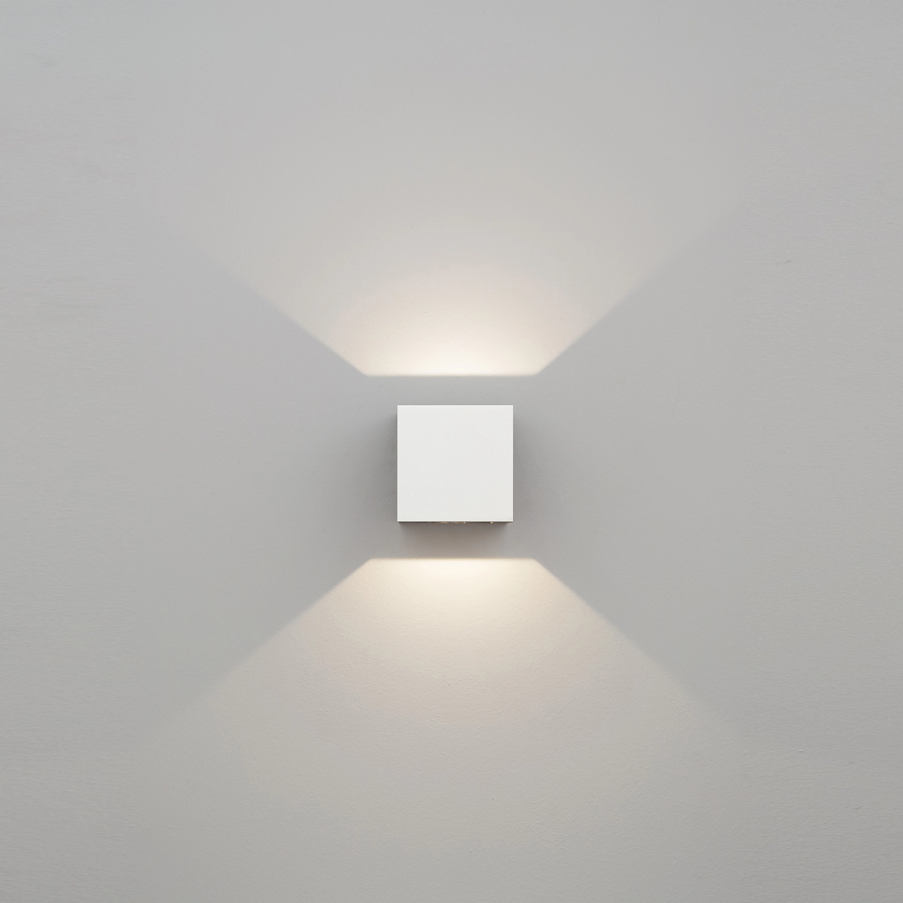 Arandela de Parede Externa LED 2W Luz Amarela Alumínio AR 153 Alloy