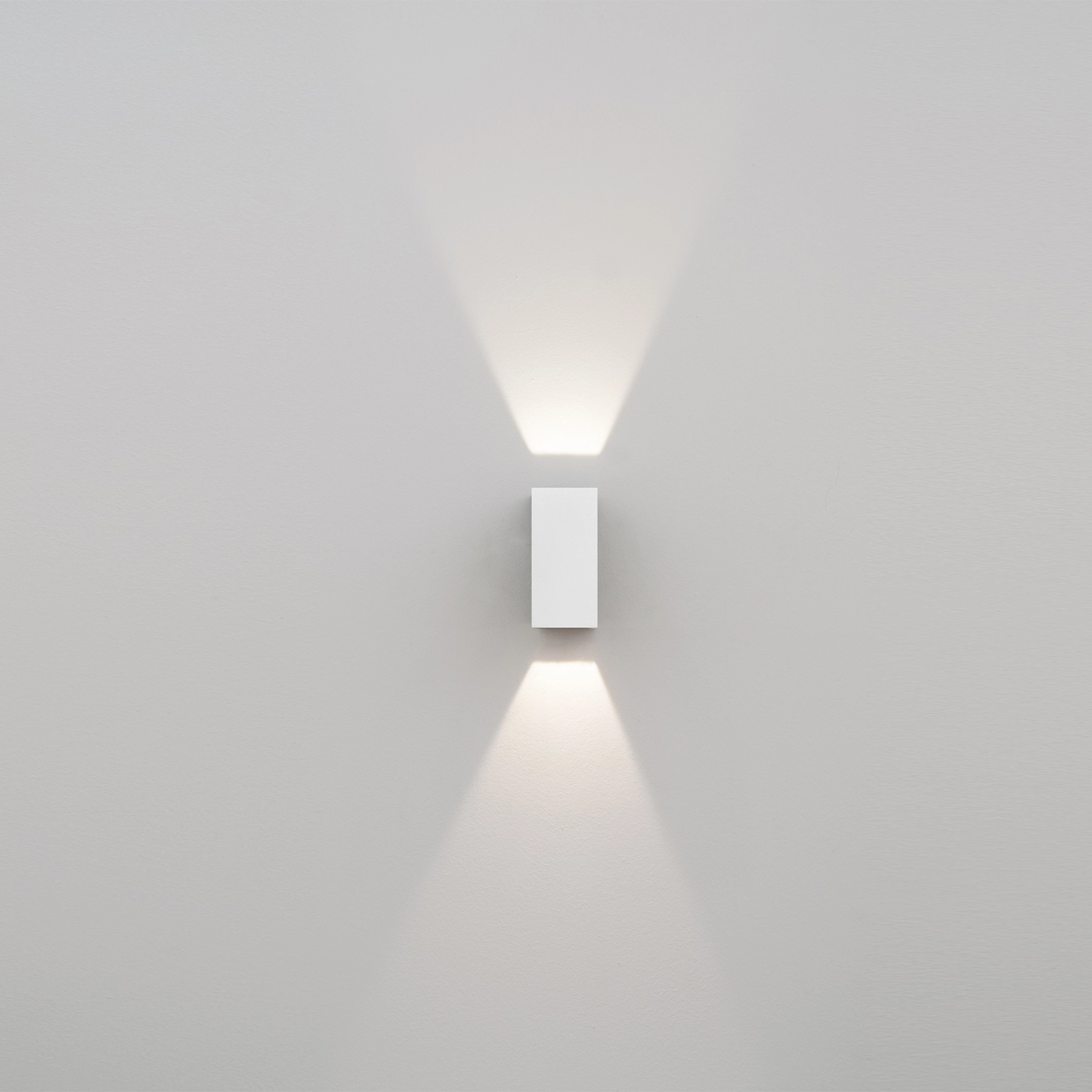 Arandela de Parede Externa LED 2W Luz Amarela Alumínio AR 159 Alloy