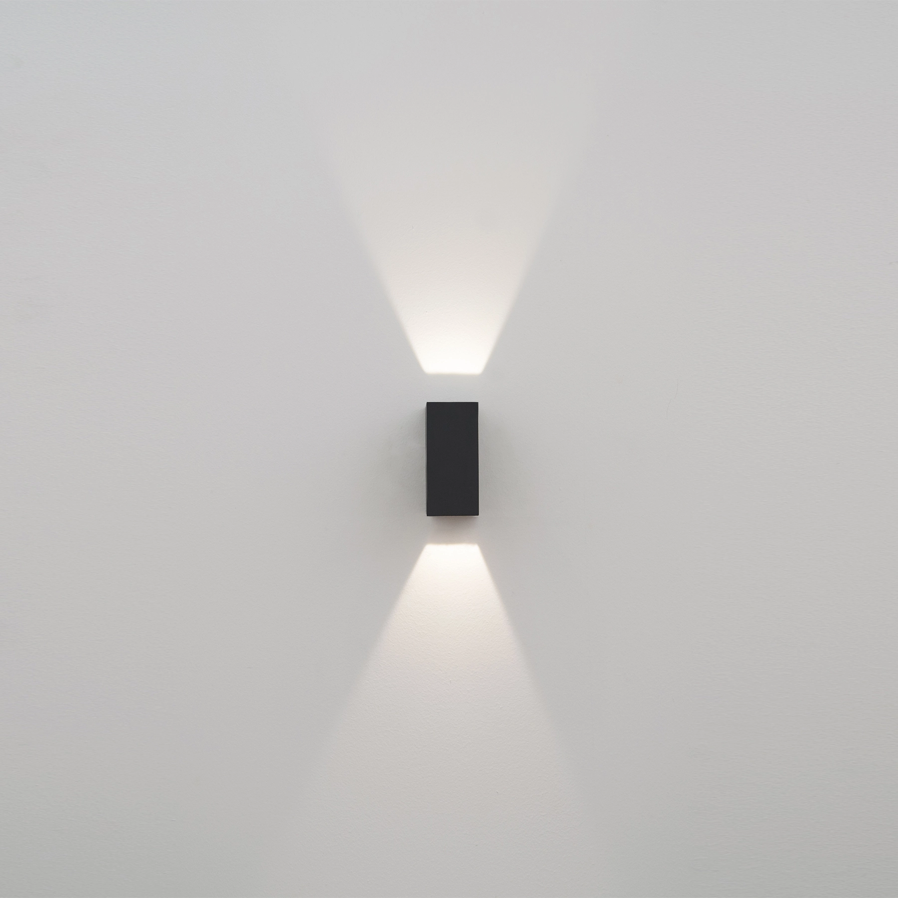 Arandela de Parede Externa LED 2W Luz Amarela Alumínio AR 159 Alloy