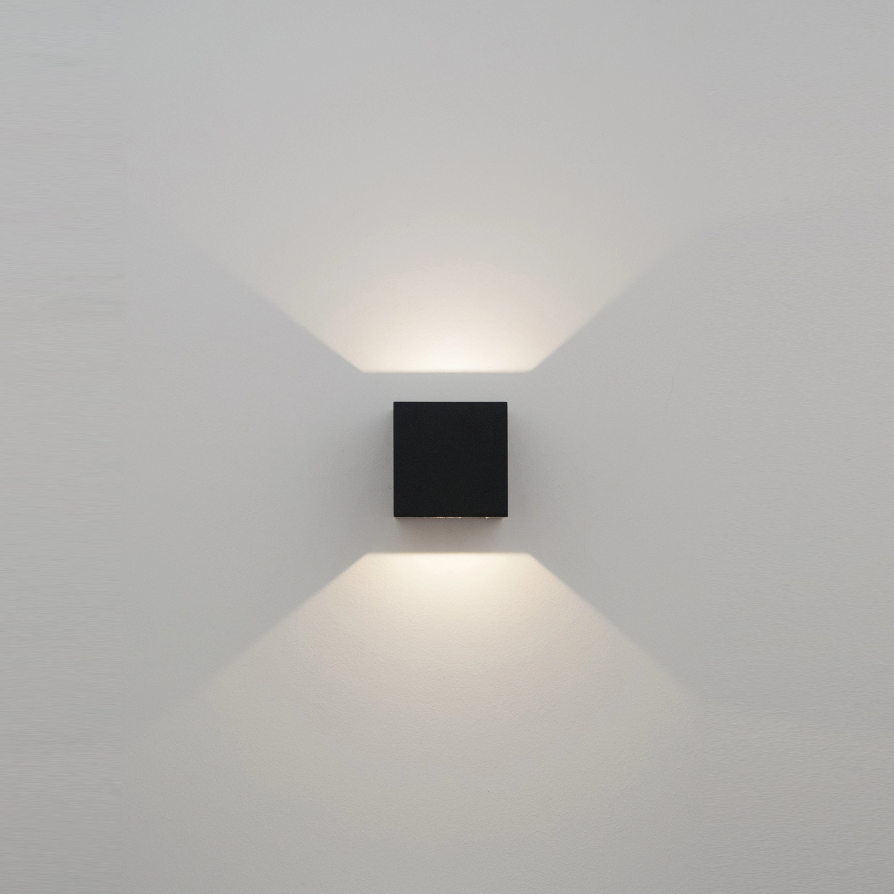 Arandela de Parede Externa LED 2W Luz Amarela Alumínio AR 153 Alloy