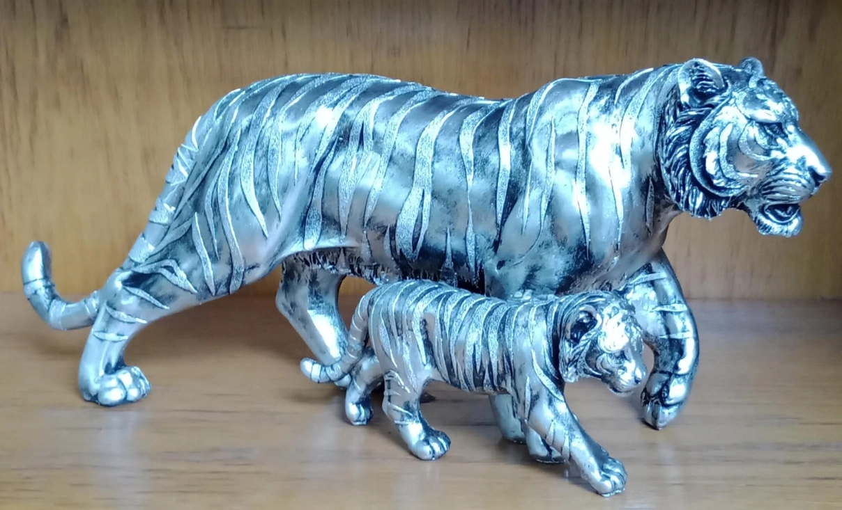 Estatueta Tigre Filhote Resina Prateada 16cm 16 195 Mcd