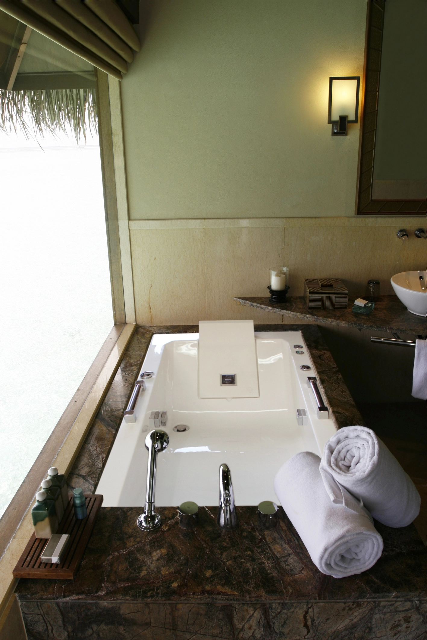 Banheira com Hidromassagem Retangular 190x90x47 Petra Ouro Fino