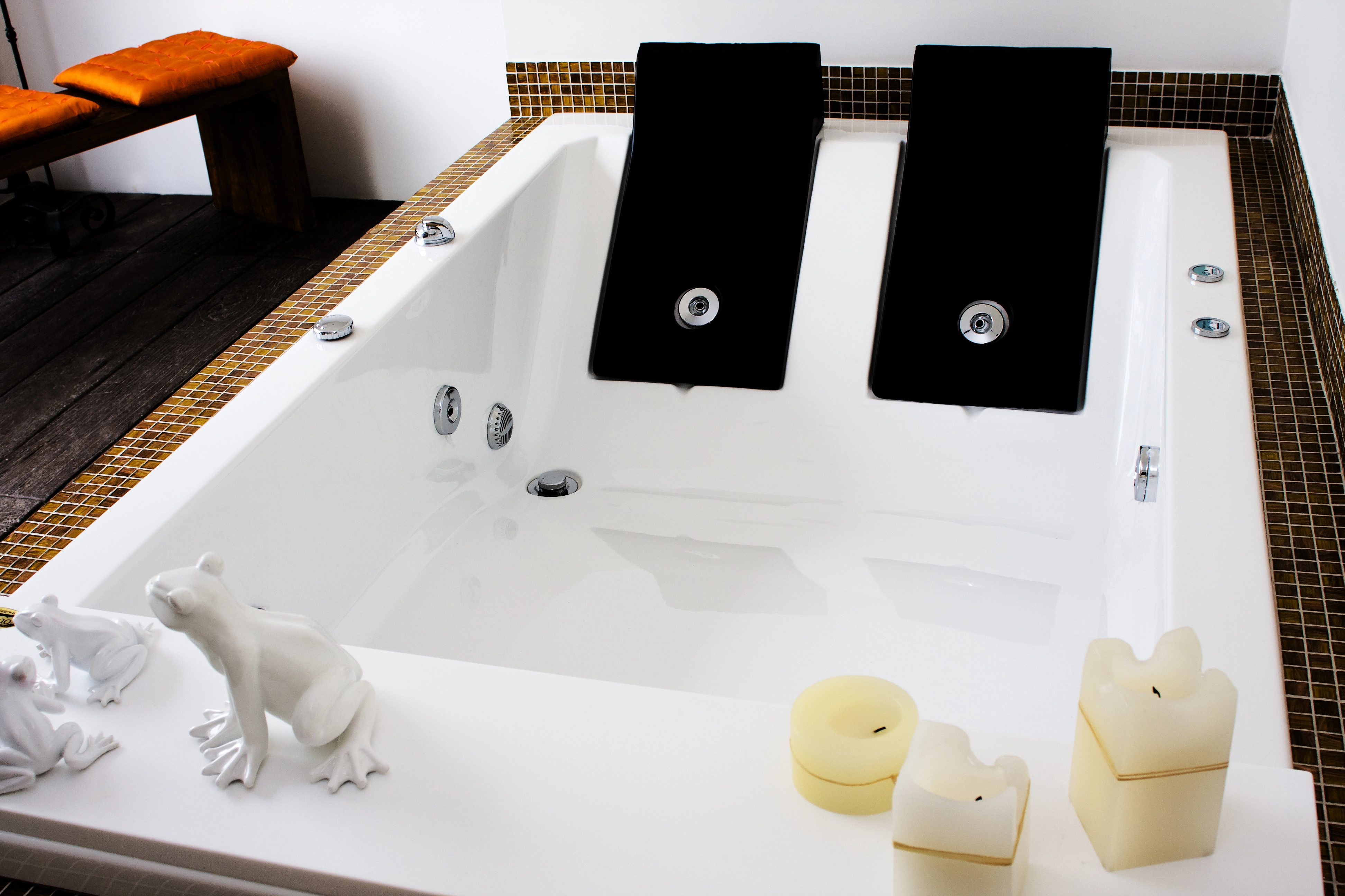 Banheira com Hidromassagem Retangular 190x120x47 Petra Ouro Fino
