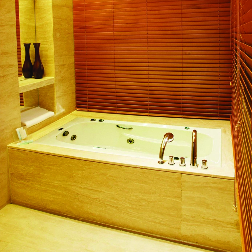 Banheira com Hidromassagem Retangular 130x75x40 Tulipacril Ouro Fino