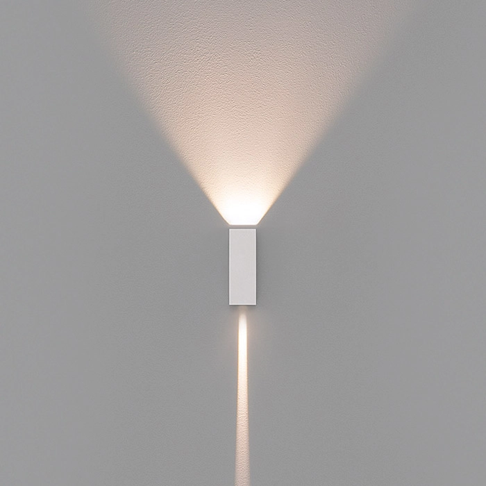 Arandela Wall Mini  5w 3000k 110lm 4º/70° Ip65 Branca-stella