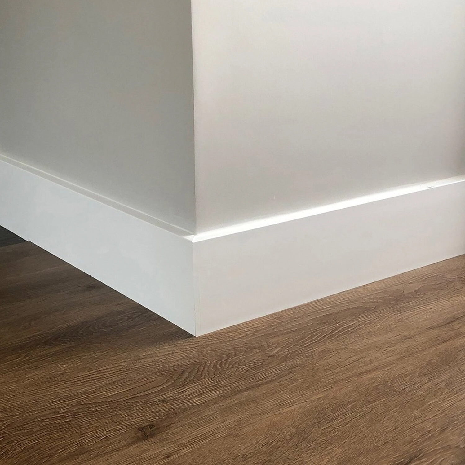 Rodapé De Poliestireno 12cmx15mm Liso 2,25metro Linear - Caixa Com 2,25 M - Branco