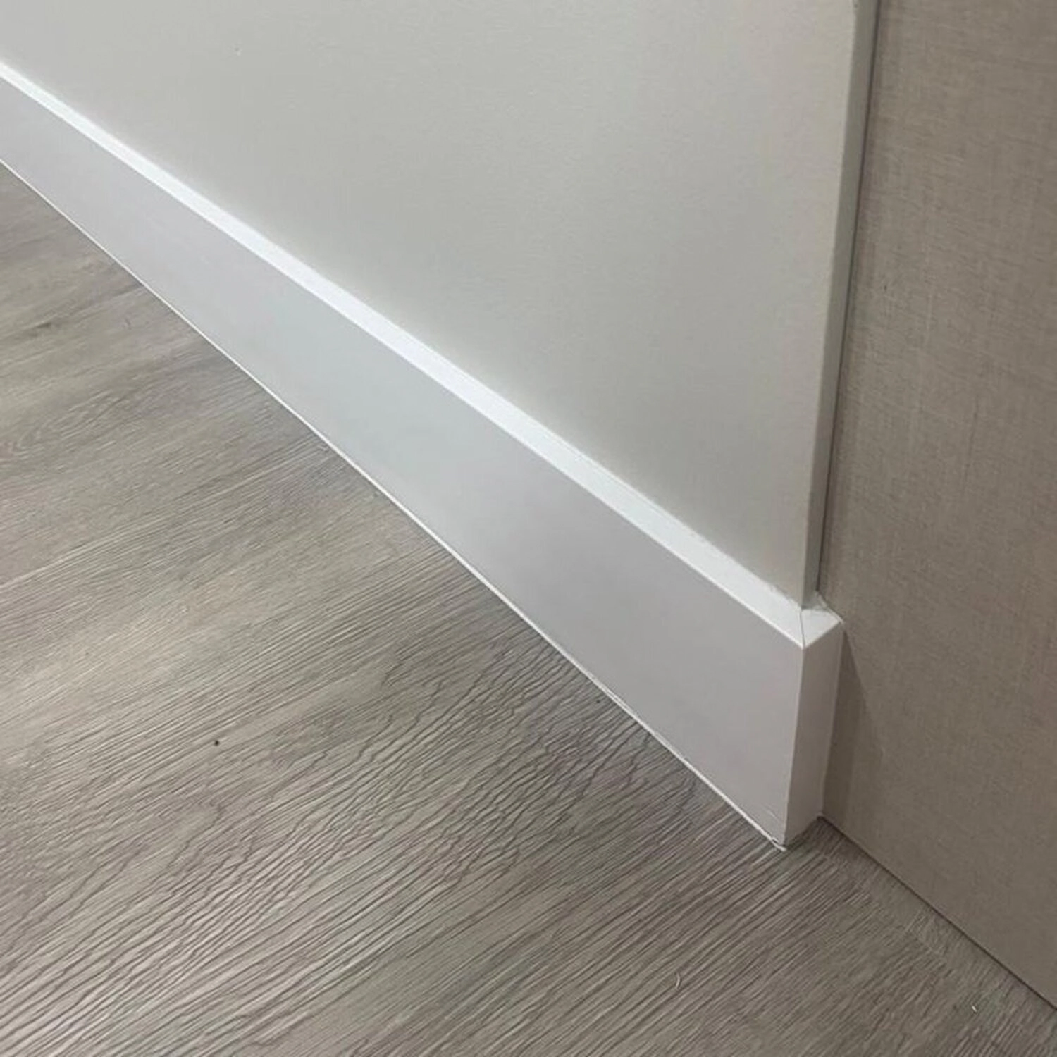 Rodapé Poliestireno Liso Branco 10cm X 10mm X 2,4m Slim Graddus - Caixa Com 2,4 M - Branco