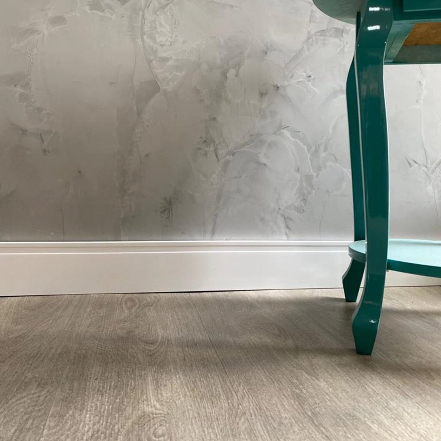 Rodapé De Poliestireno 12cmx15mm Frisado 2,4metro Linear - Caixa Com 2,4 M - Branco
