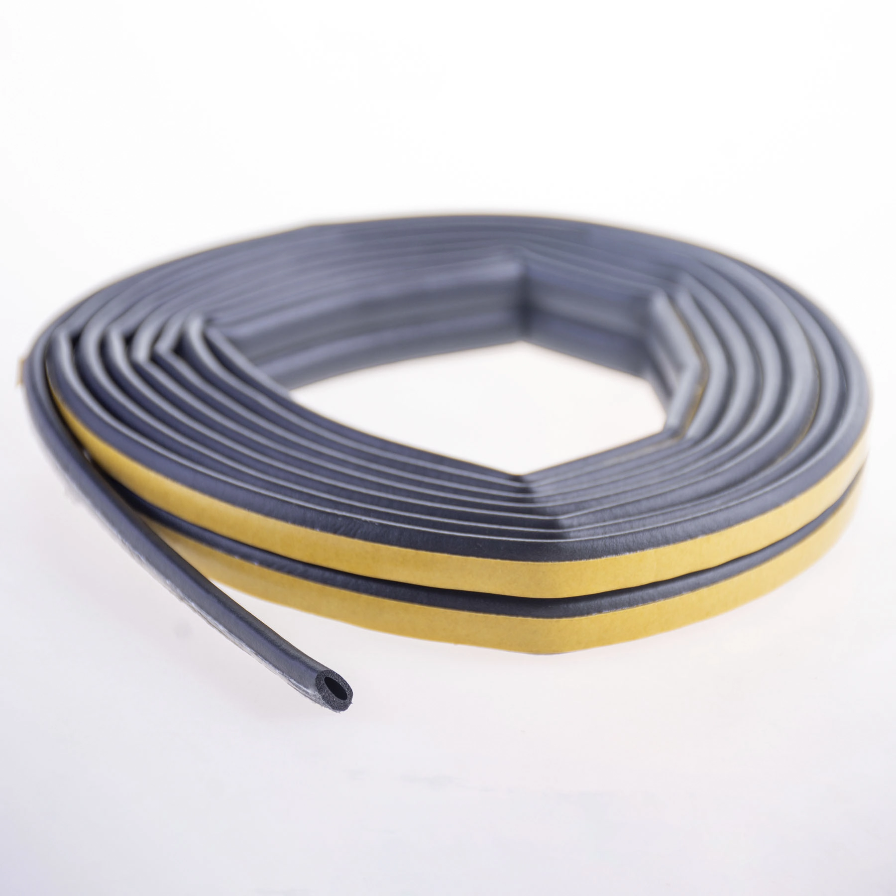 Veda Fresta Adesivo "D" Preto 600cm para Vão de 4mm Comfort Door