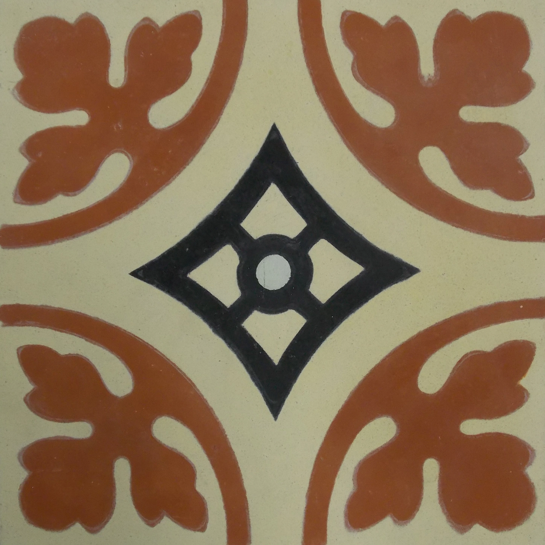 Ladrilho Hidráulico Quadrado Magnolia 3 Terracota, Preto e Creme 20x20 Oficina Yby