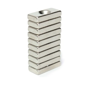 Imã De Neodímio / Super Forte / 20mm X 10mm X 4mm   1 Peça