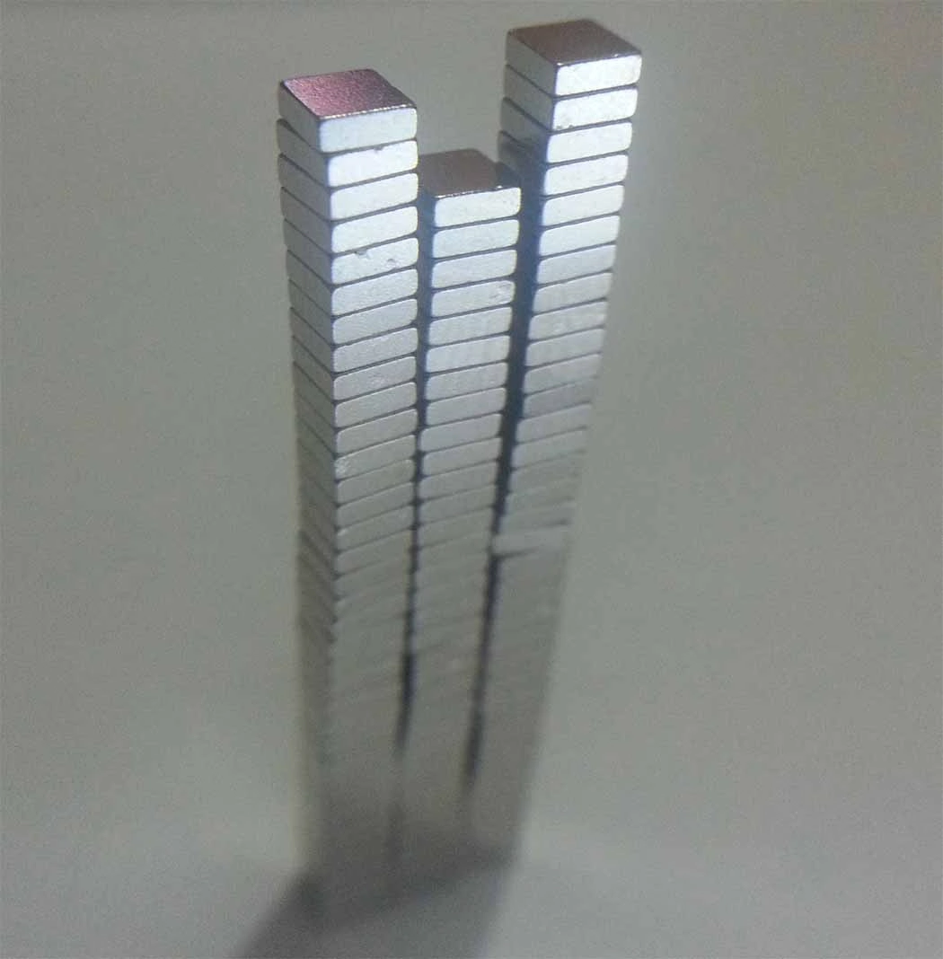 Imã De Neodímio / Super Forte / 5mm X 5mmx 1mm * 20 Peças *