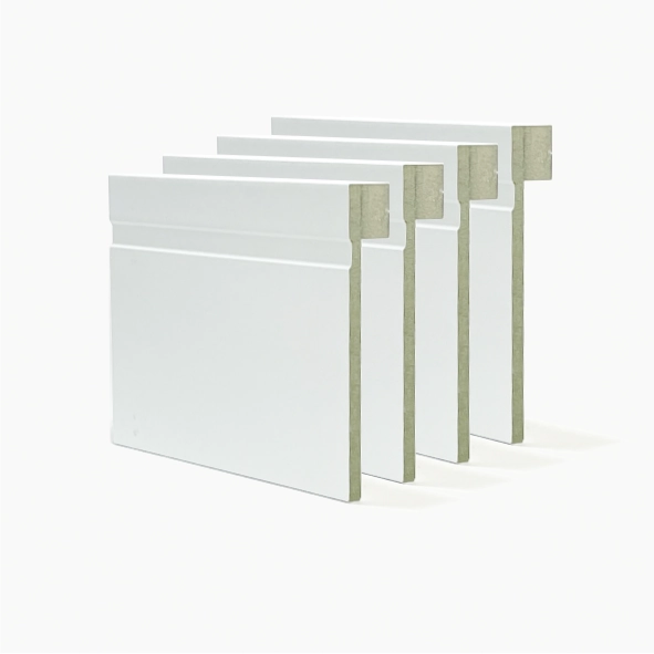 Rodapé De Sobrepor 12cm - 7,36m (pack 4 reguas de 1,84m ). Branco com Friso MDF c/ PET