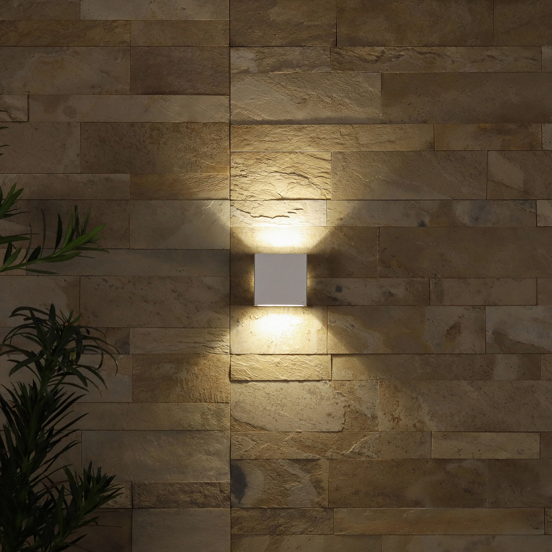 Arandela de Parede Externa LED Amarelo IP65 Nano Blumenau Iluminação Branca Bivolt