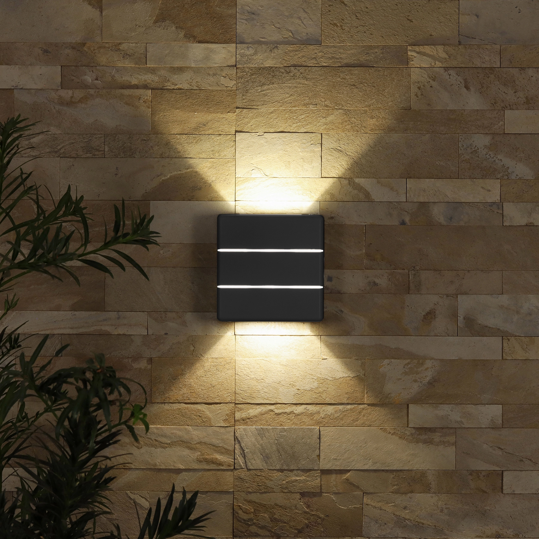 Arandela de Parede Externa LED Amarelo IP65 Elegance Rischi Avant Iluminação Preta Bivolt