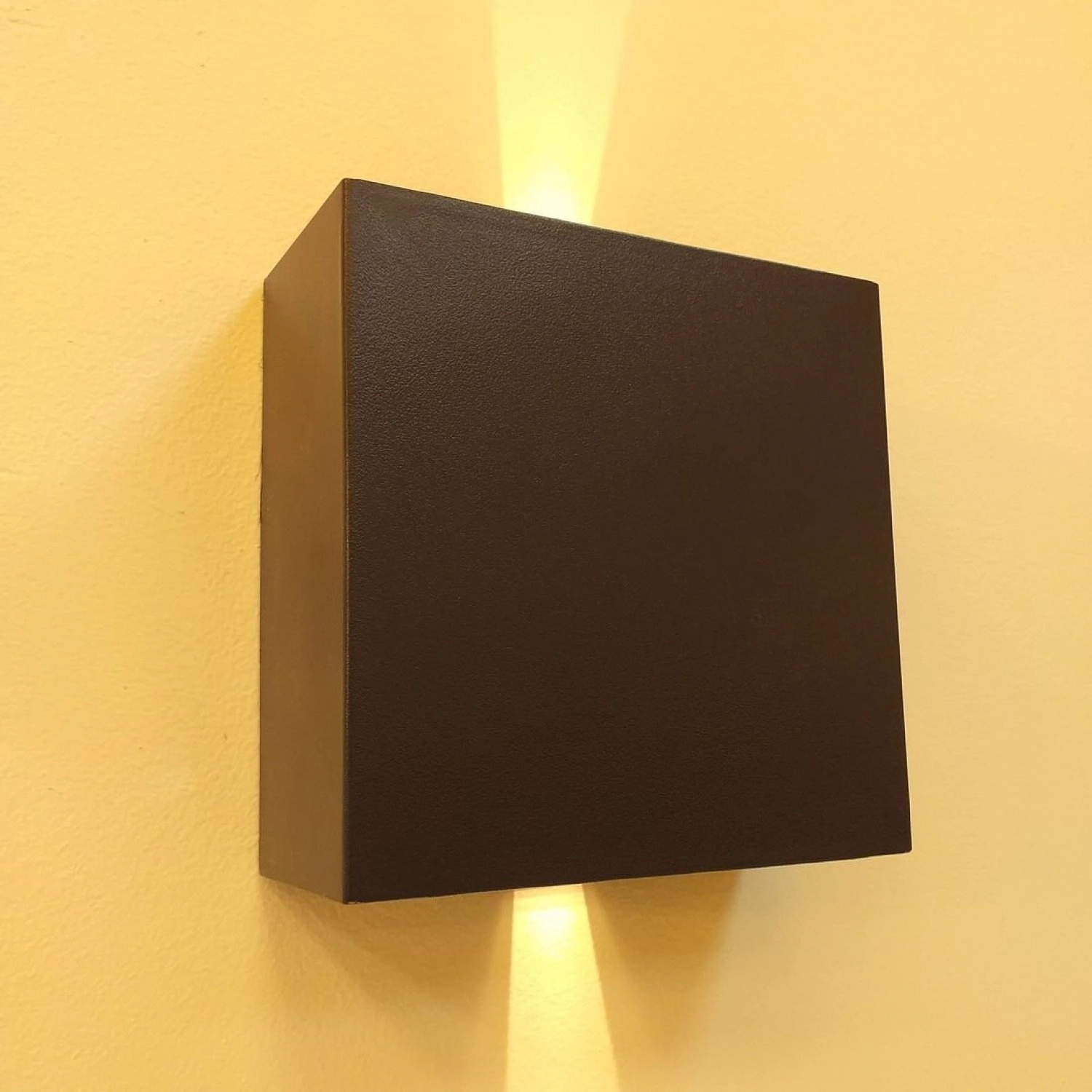 Arandela Cubo Preto (l)12cm (c)12cm (a)5,2cm 1xled Integrado 4w 3000k 260lm Ip65 Preto