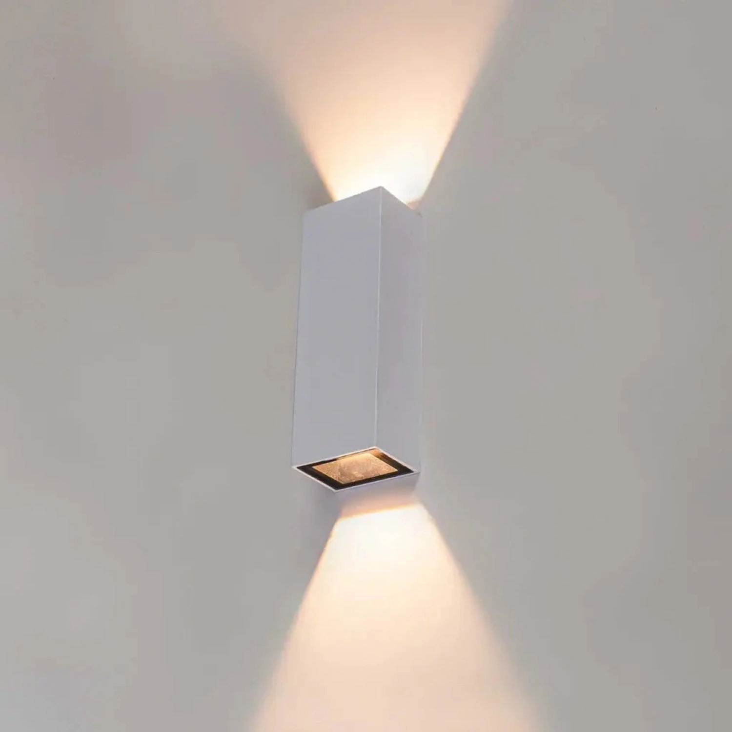 Arandela Quadra (l)4,2cm (c)3,2cm (a)12cm 2xled Integrado 2,5 W 3000k 150lm Ip65 Branco