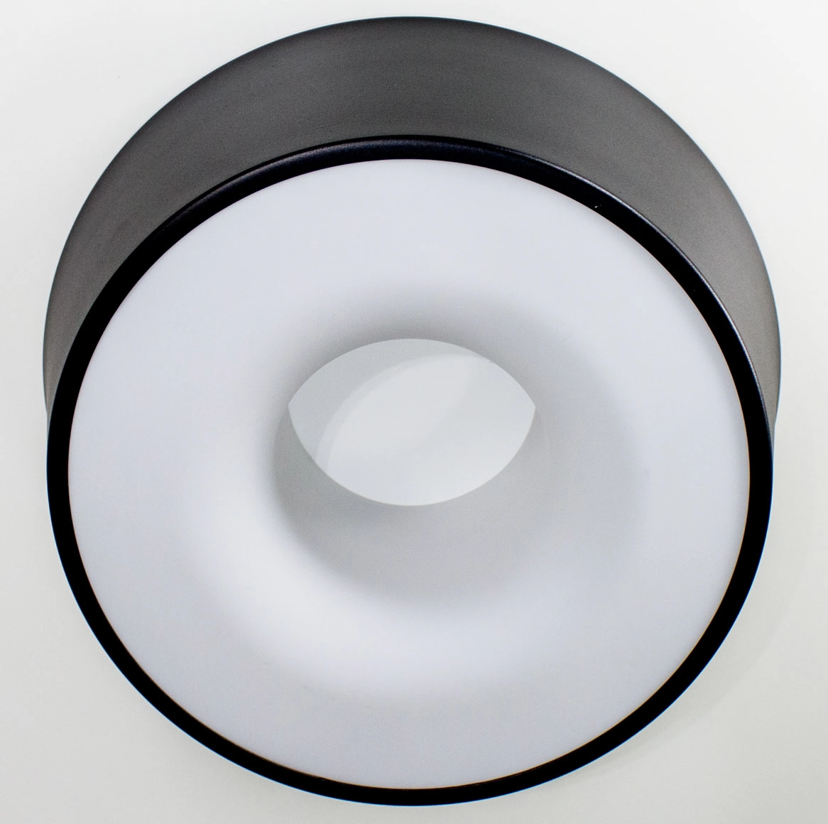 Plafon Sobrepor Redondo 30cm Preto Em Alumínio E Acrílico Para 3 Lâmpadas St951