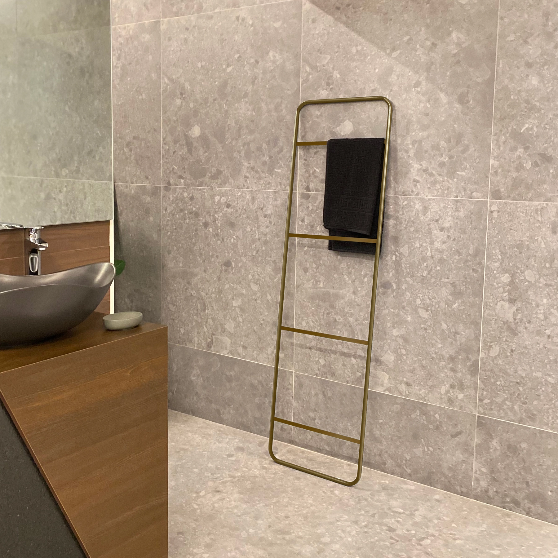 Porta Toalha Escada Aço Manu Dourado 150x40cm E2G