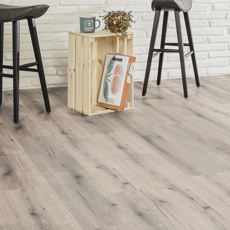 Piso Laminado Clicado Espaçofloor Kaindl Aquapro Oak Evoke Solano 2,40m²