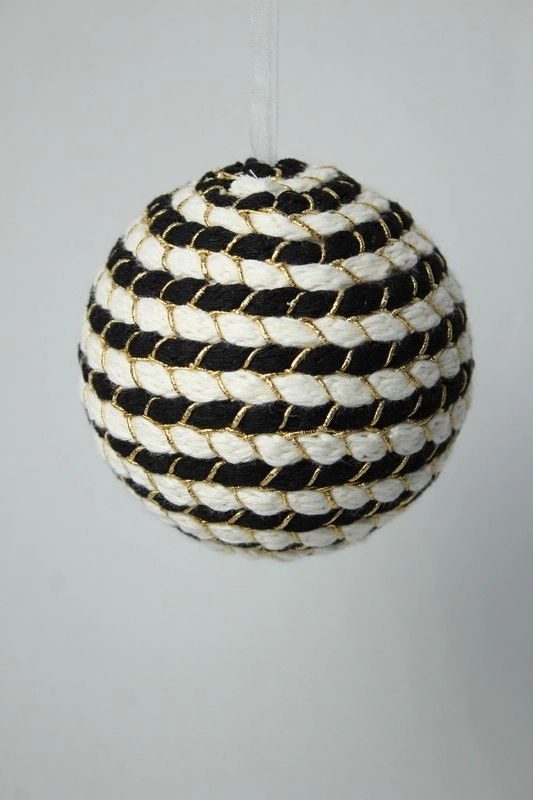 Bola Natal Preta Branca 10cm 3un Bd1971 Tok Da Casa