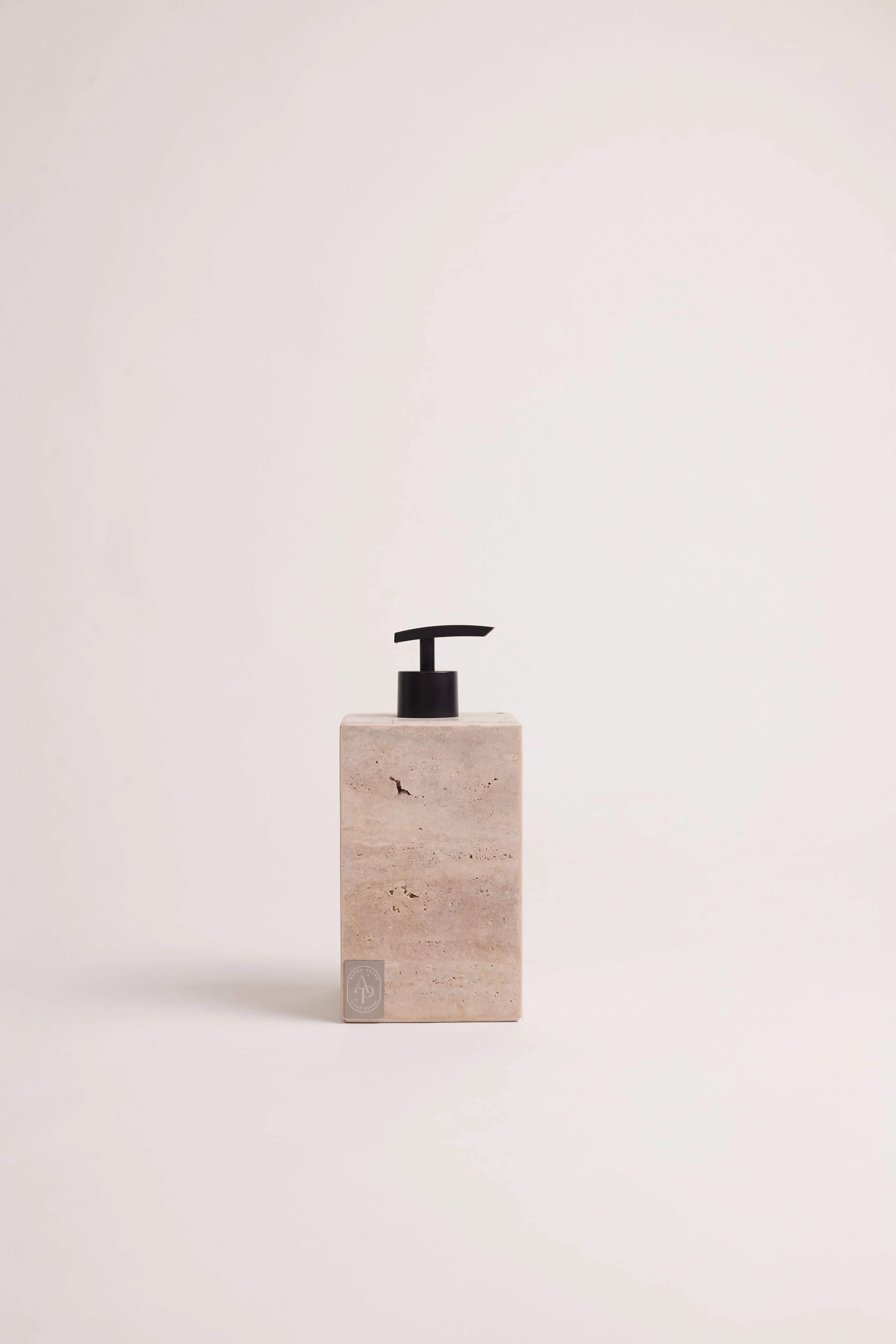 Saboneteira Travertino Romano Pump:preto Fosco