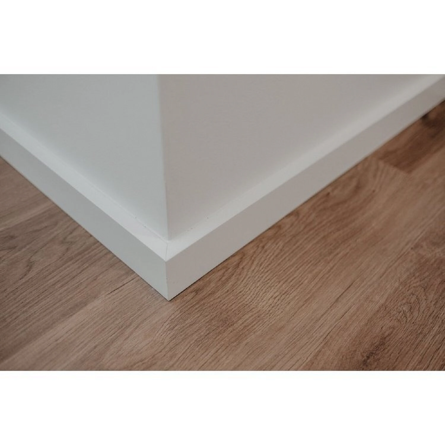 Kit Com 3 Barras Rodapé De Mdf 7cmx15mmx1.85m Revestido Liso 5,55m  Branco